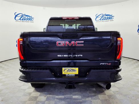 Used 2025 GMC Sierra 2500 AT4 w/ AT4 Premium Plus Package image 4