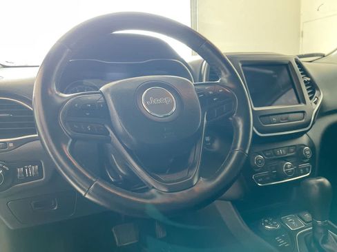 Used 2019 Jeep Cherokee Trailhawk w/ Cold Weather Group AWD/4WD image 14
