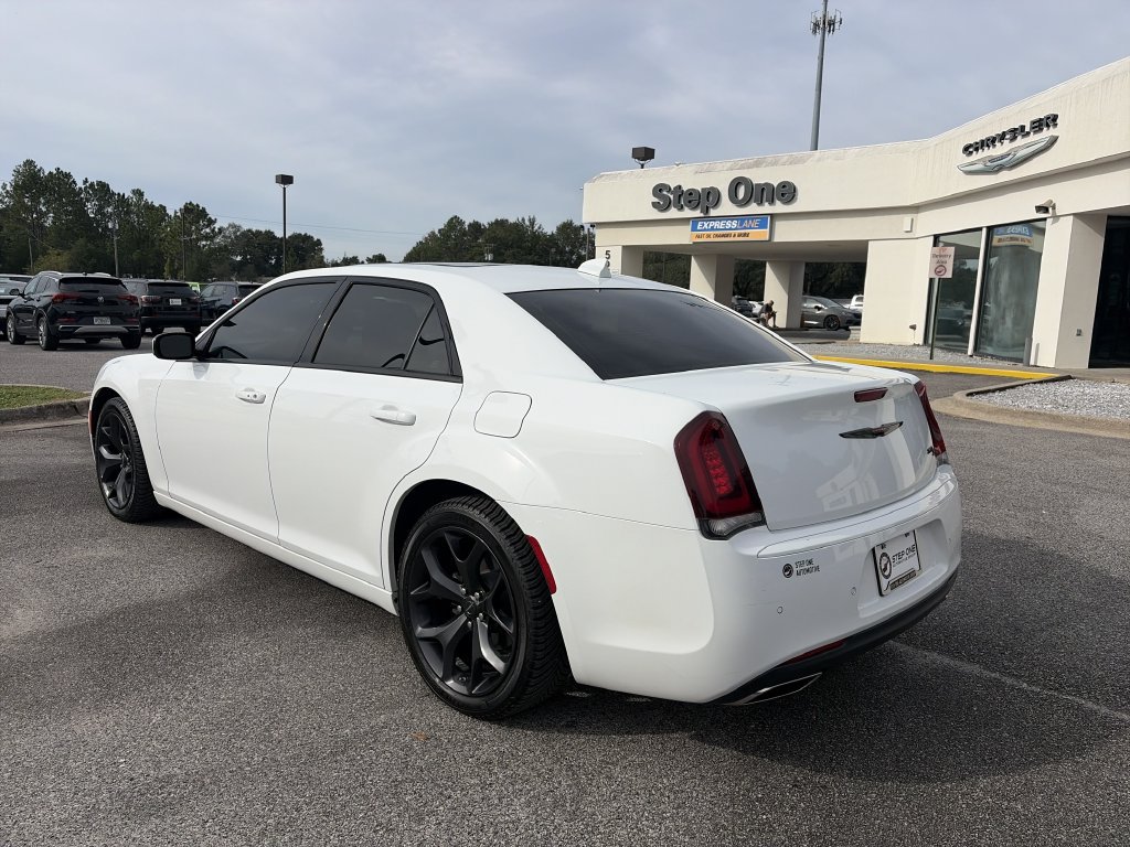 Used 2023 Chrysler 300 S RWD image 4