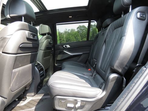 Used 2022 BMW X7 M50i w/ Dynamic Handling Package AWD/4WD image 22