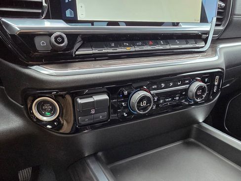 Used 2024 Chevrolet Silverado 2500 LTZ w/ LTZ Premium Package image 17