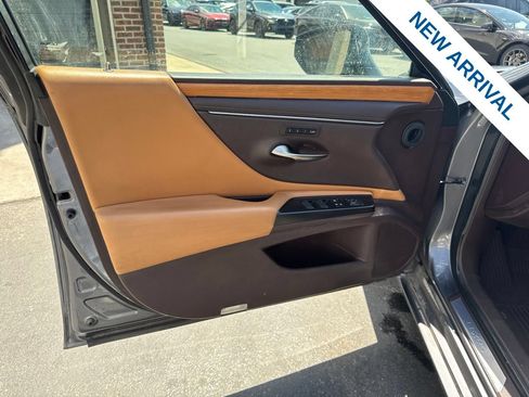 Used 2019 Lexus ES 350 w/ Accessory Package FWD image 17
