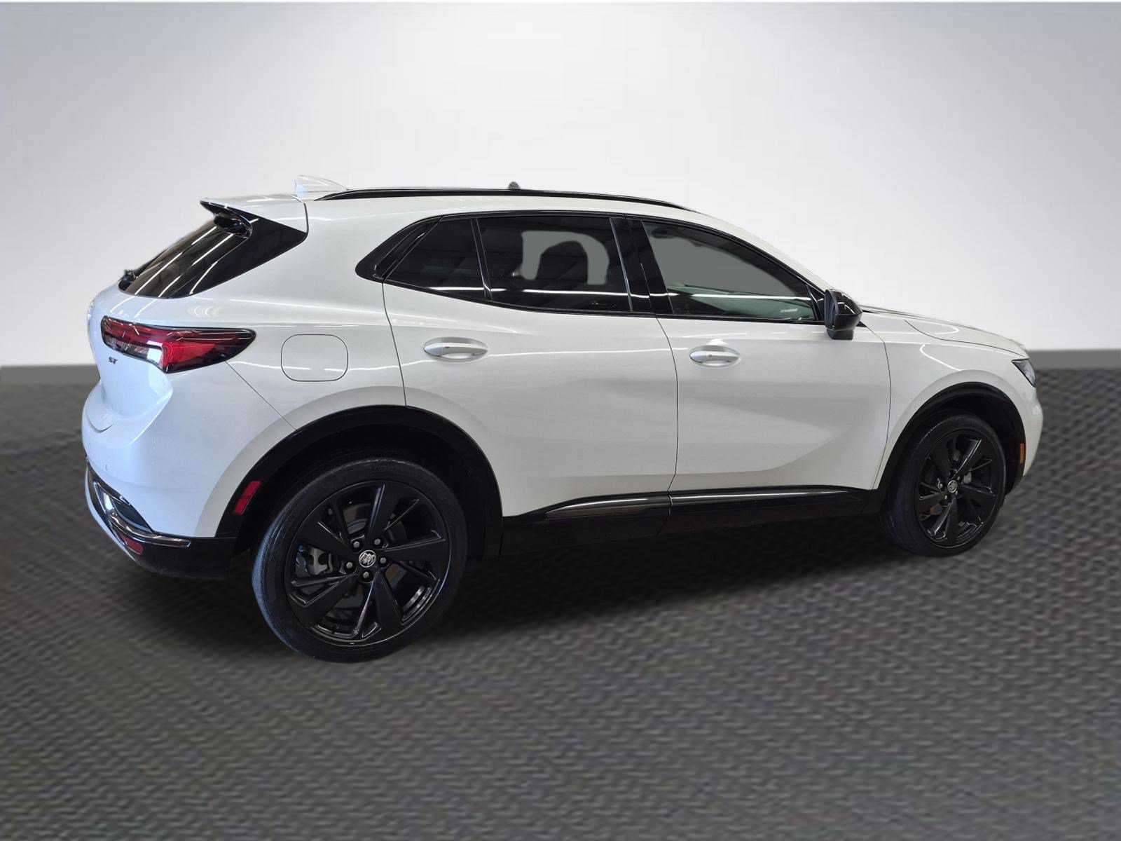 Used 2023 Buick Envision Essence w/ Sport Touring Package FWD image 4
