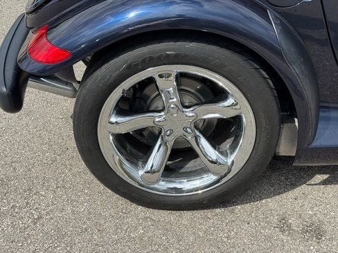 Used 2001 Chrysler Prowler RWD image 15
