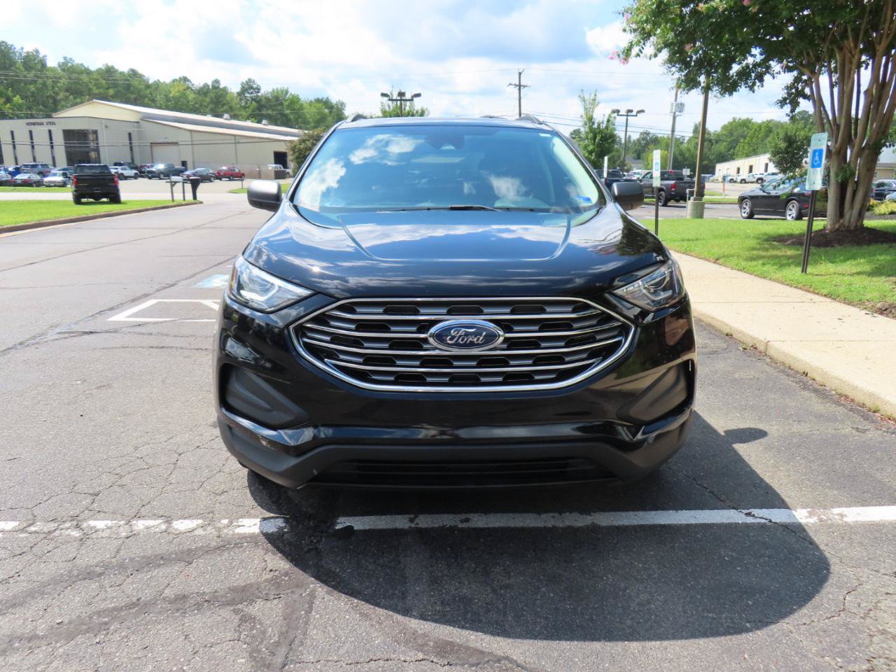 Used 2021 Ford Edge SE FWD image 12