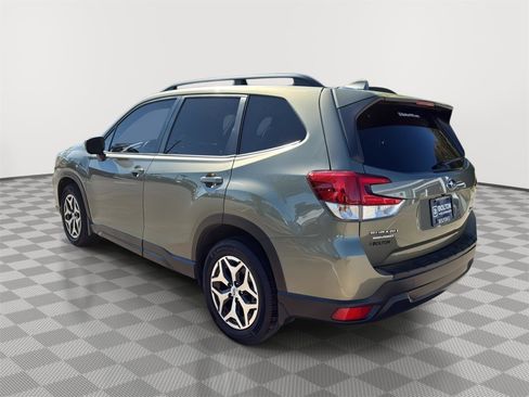 Used 2021 Subaru Forester Premium image 3