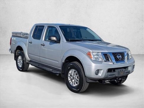 Used 2019 Nissan Frontier SV image 3