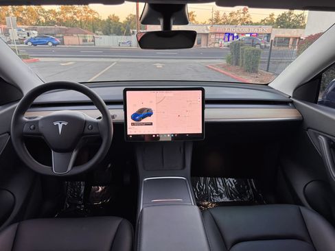 Used 2021 Tesla Model Y Long Range AWD/4WD image 19