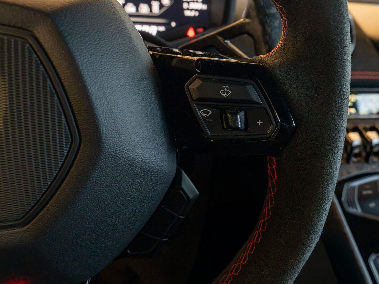 Used 2018 Lamborghini Huracan Performante AWD/4WD image 55