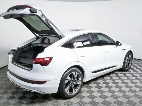 Used 2021 Audi e-tron Prestige w/ Prestige Package image 27