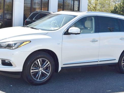 Used 2019 INFINITI QX60 Luxe w/ Essential Package image 6
