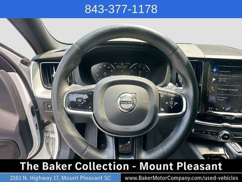 Used 2019 Volvo XC60 T5 Momentum w/ Multimedia Package AWD/4WD image 11