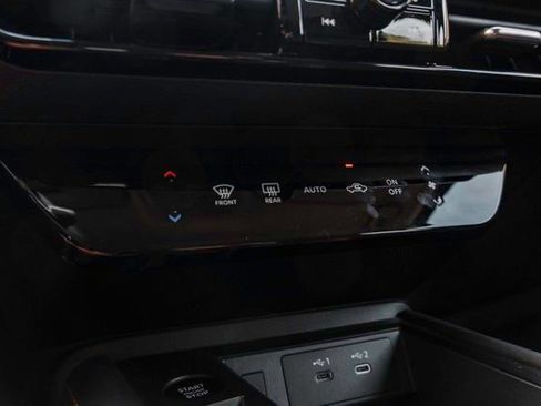 Used 2026 Nissan Kicks SR image 18