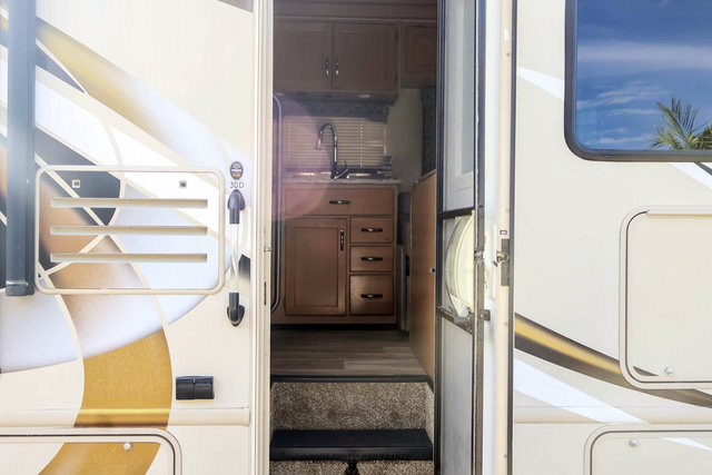 Used 2017 Ford E-450 and Econoline 450 Super Duty w/ Motorhome Prep Package RWD image 34