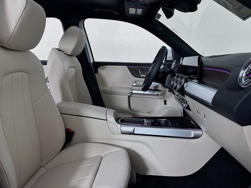 New 2026 Mercedes-Benz GLB 250 4MATIC image 6