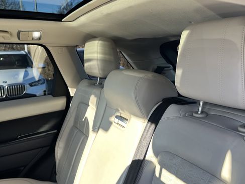 Used 2018 Land Rover Range Rover Sport HSE Dynamic image 31