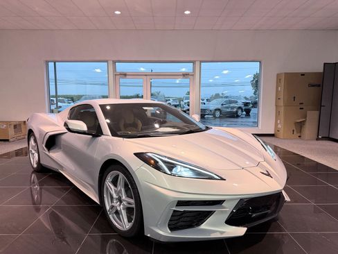 Used 2021 Chevrolet Corvette Stingray Preferred Cpe w/ Battery Protection Package RWD image 2