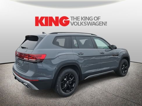 New 2026 Volkswagen Atlas Peak Edition image 3