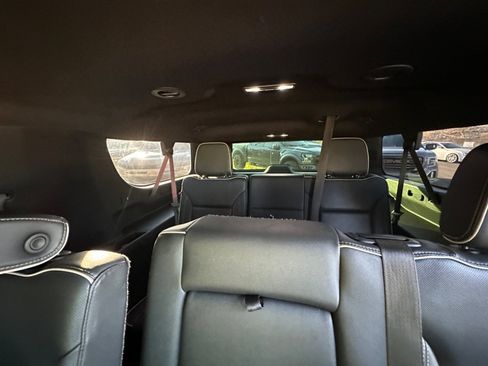 Used 2021 GMC Yukon XL SLT AWD/4WD image 9