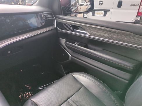 Used 2022 Jeep Wagoneer Series III w/ Premium Group I image 19