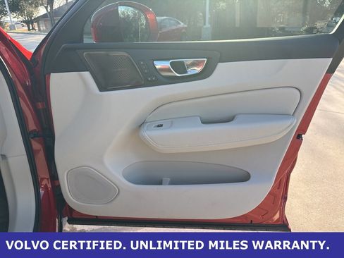 Certified 2023 Volvo XC60 B5 Ultimate w/ Climate Package image 9