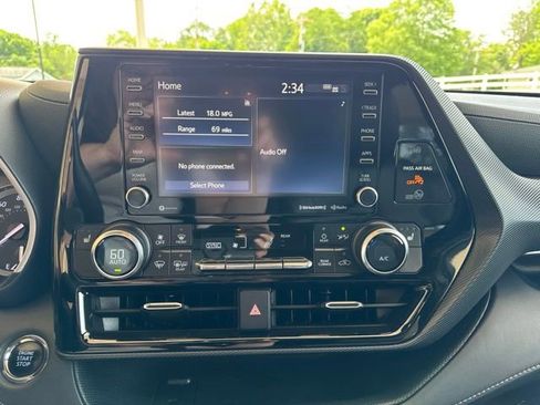 Used 2022 Toyota Highlander XSE AWD/4WD image 19