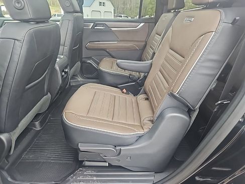 New 2026 GMC Acadia Denali Ultimate w/ LPO, Floor Liner Package AWD/4WD image 19