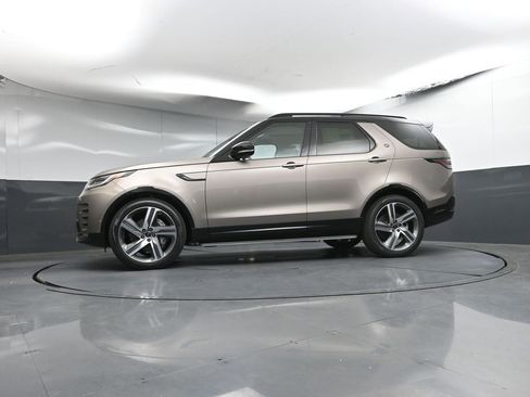 New 2026 Land Rover Discovery Dynamic SE image 28