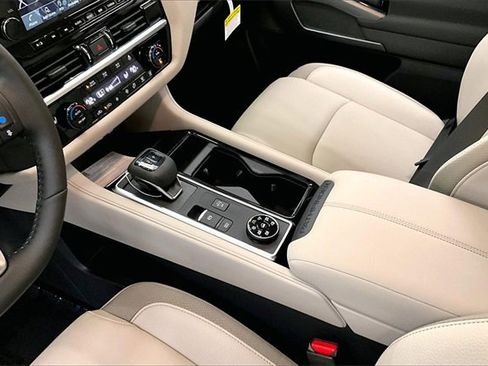 New 2025 Nissan Pathfinder SL w/ Lighting Package (N92) image 8