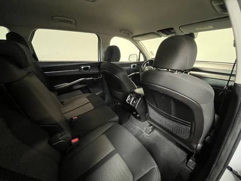 Used 2022 Kia Sorento LX FWD image 12