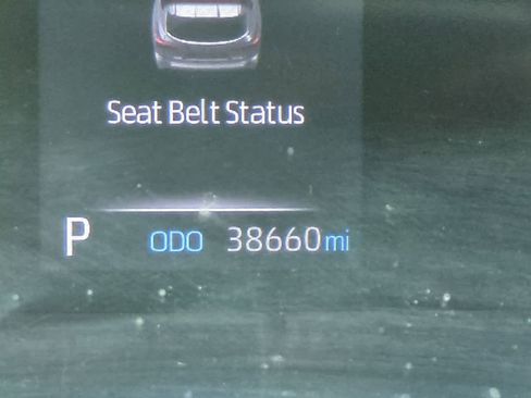 Used 2022 Toyota Highlander LE FWD image 25