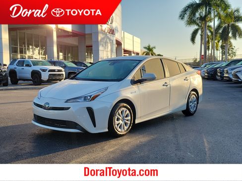 Used 2019 Toyota Prius LE image 1