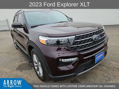 Used 2023 Ford Explorer XLT w/ Equipment Group 202A RWD image 2