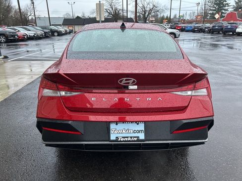 Certified 2025 Hyundai Elantra SEL image 4