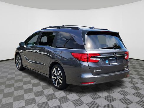 Used 2024 Honda Odyssey Touring image 3