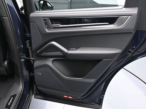 New 2025 Porsche Cayenne Turbo image 28
