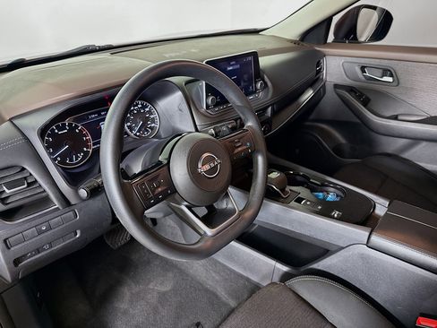 Used 2023 Nissan Rogue SV image 8