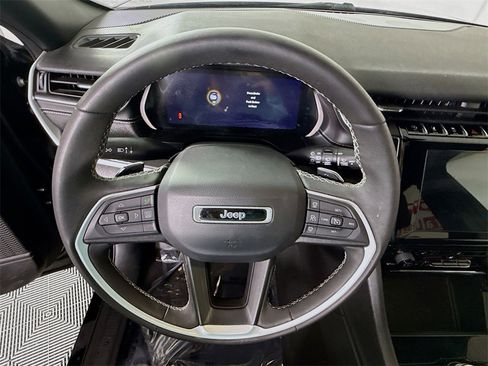 Used 2023 Jeep Grand Cherokee Altitude image 20