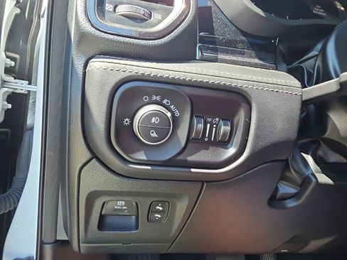 Used 2025 RAM 1500 Limited AWD/4WD image 15
