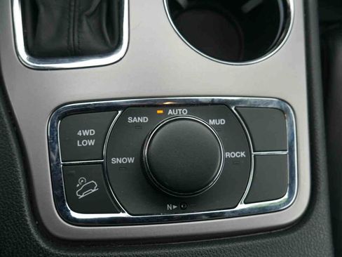 Used 2020 Jeep Grand Cherokee Altitude image 34