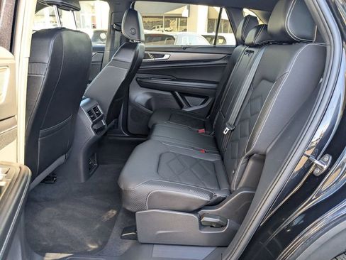 Used 2025 Volkswagen Atlas Cross Sport SE image 24