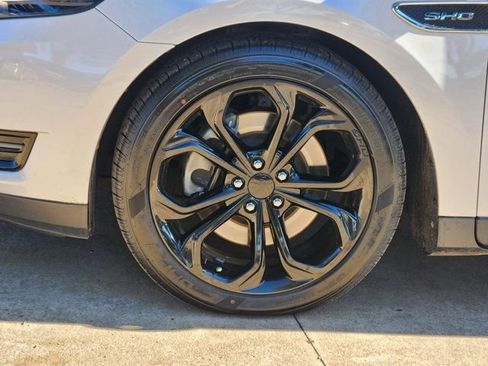 Used 2018 Ford Taurus SHO image 18