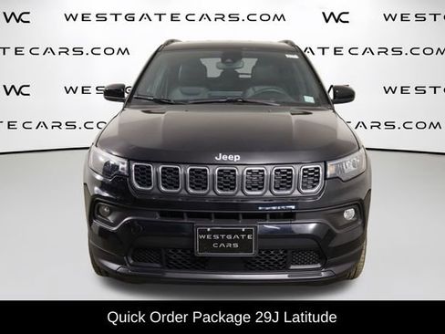 Used 2024 Jeep Compass Latitude AWD/4WD image 2