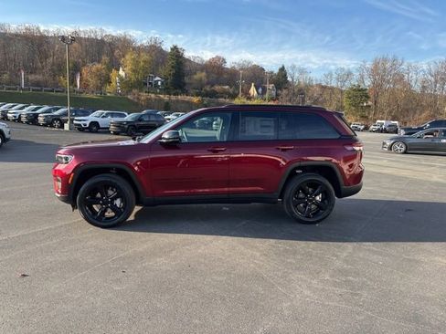 New 2025 Jeep Grand Cherokee Limited w/ Luxury Tech Group II image 2