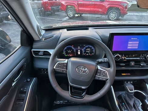 New 2026 Toyota Highlander Platinum image 18