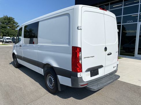 Used 2019 Freightliner Sprinter 2500 RWD image 4