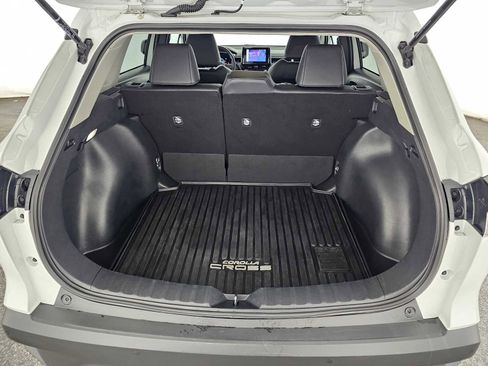 Used 2023 Toyota Corolla Cross XLE image 14