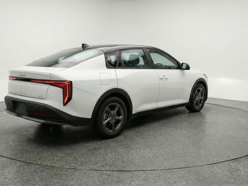 Used 2025 Kia K4 LXS image 9