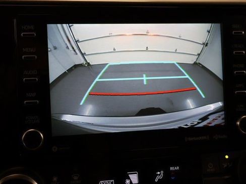 Used 2022 Toyota Highlander XLE image 25