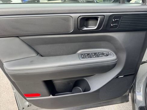 Used 2025 Hyundai Santa Fe Calligraphy FWD image 11